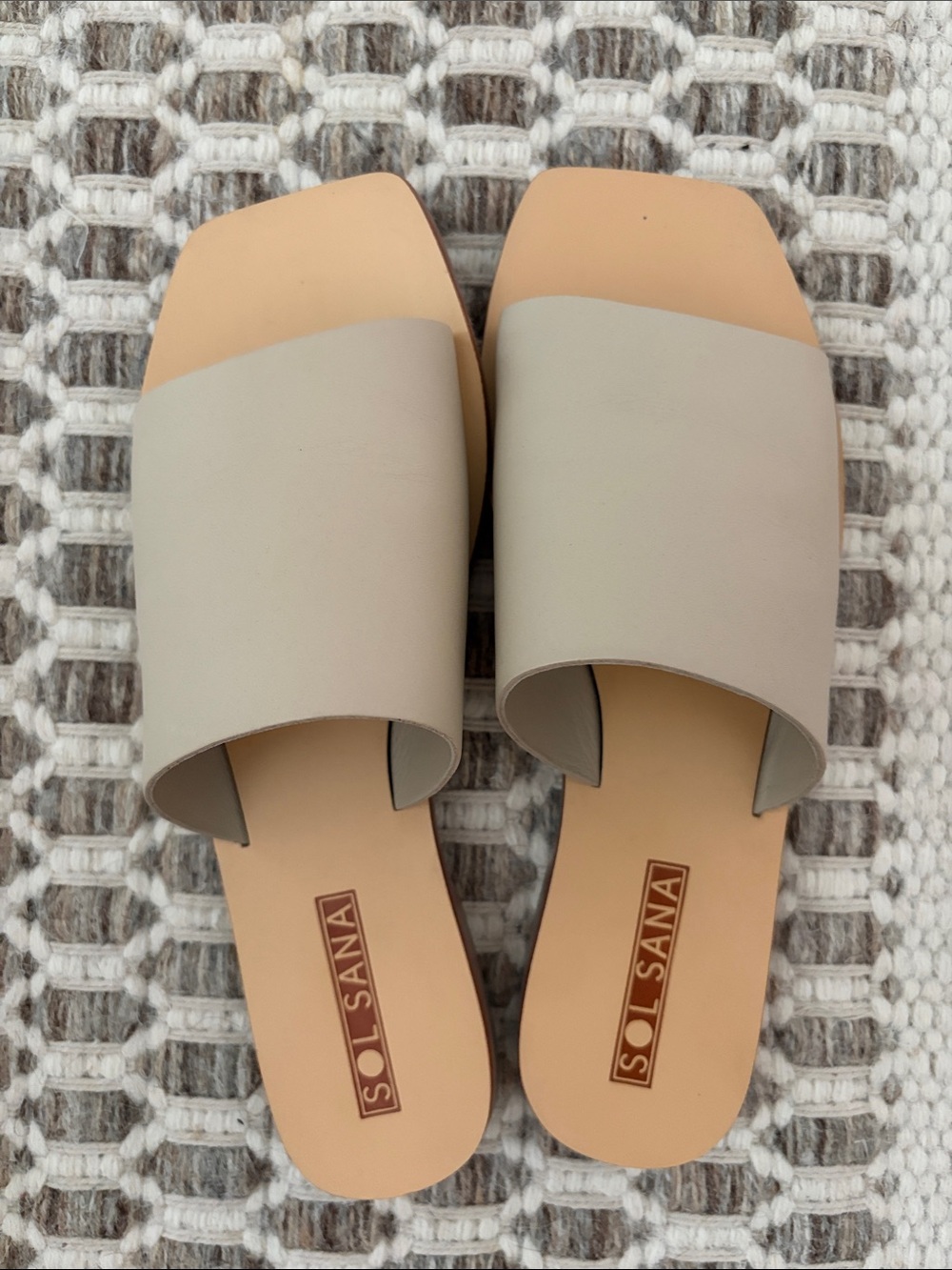 NWOT SolSana Neutral Wide-Band Slide Sandals in Beige